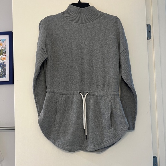 Lou & Grey Turtle Neck, Cinched Waist Gray Oversize Sweater - Picture 1 of 4